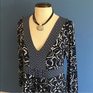 Nine West Black and White V-Neck Patterned Long Sleeve Dress